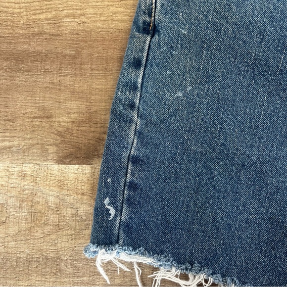 Vintage Levi’s Medium Wash 505 Distressed Shorts - Picture 3 of 5